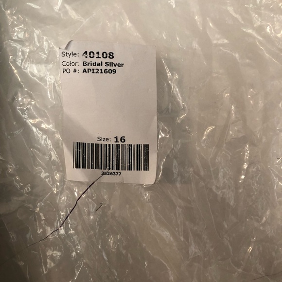 Silver woman’s formal dress size 16 - Picture 3 of 8